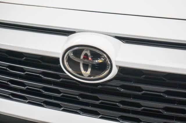 Thumbnail: 2021 Toyota RAV4 - 8