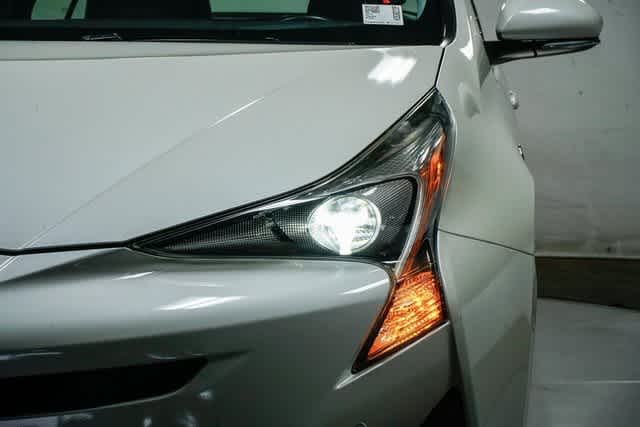 2017 Toyota Prius Four 7