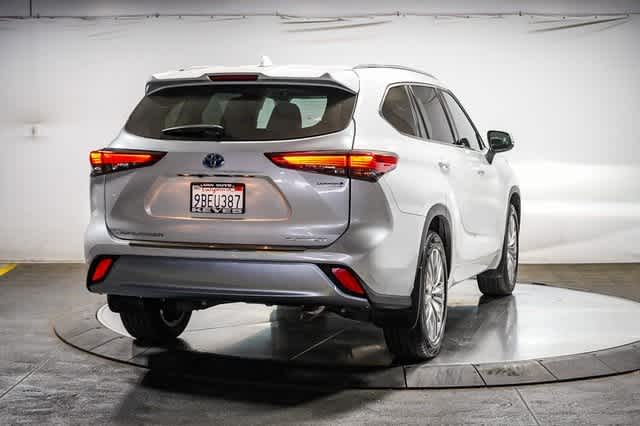 Thumbnail: 2022 Toyota Highlander - 5