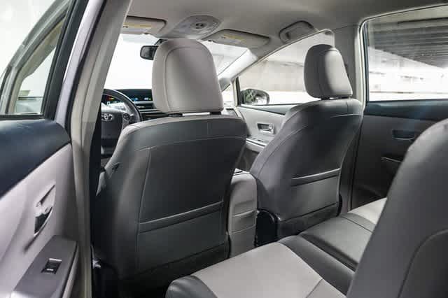 Thumbnail: 2015 Toyota Prius v - 18