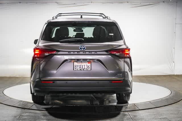 Thumbnail: 2021 Toyota Sienna - 4
