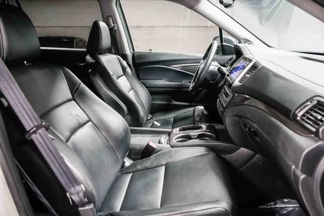 Thumbnail: 2017 Honda Pilot - 16