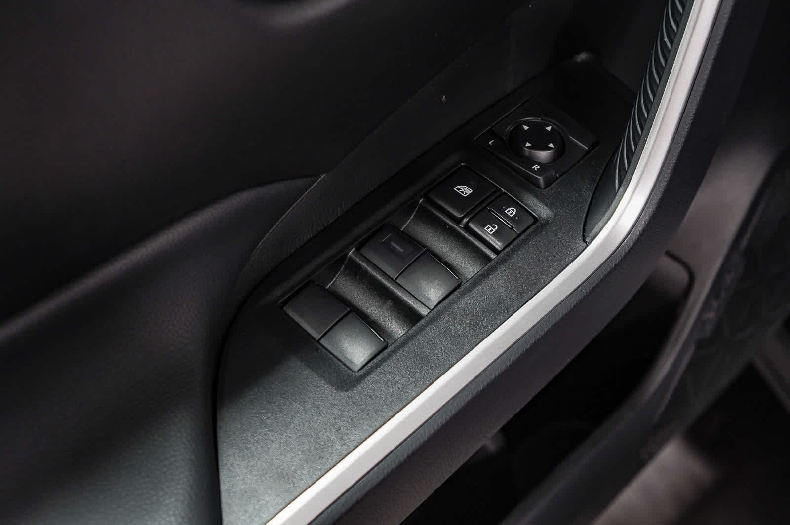 Thumbnail: 2025 Toyota RAV4 - 25