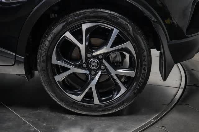 Thumbnail: 2018 Toyota C-HR - 11
