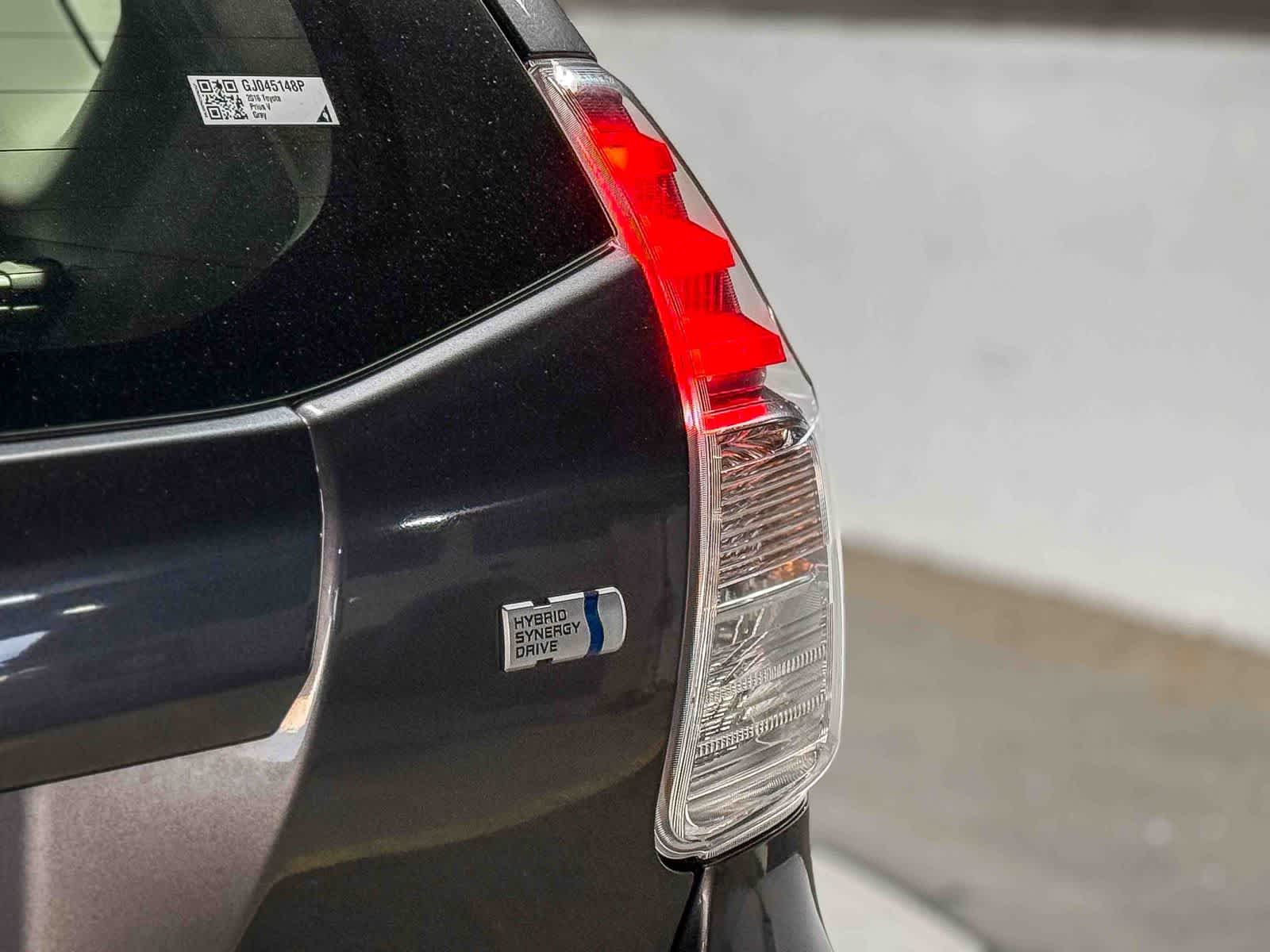 Thumbnail: 2016 Toyota Prius v - 12