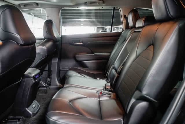 Thumbnail: 2023 Toyota Highlander - 18