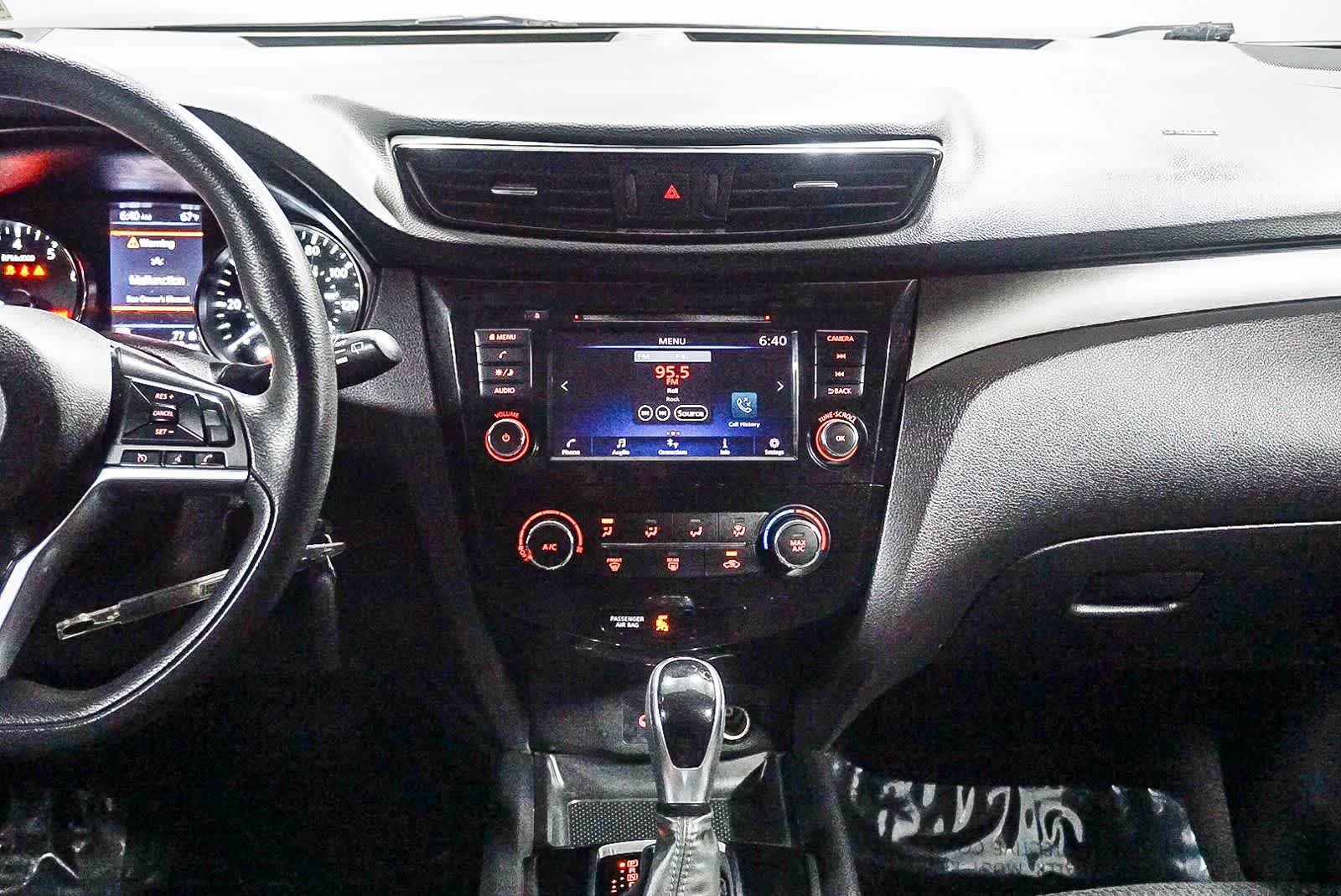 Thumbnail: 2020 Nissan Rogue Sport - 15