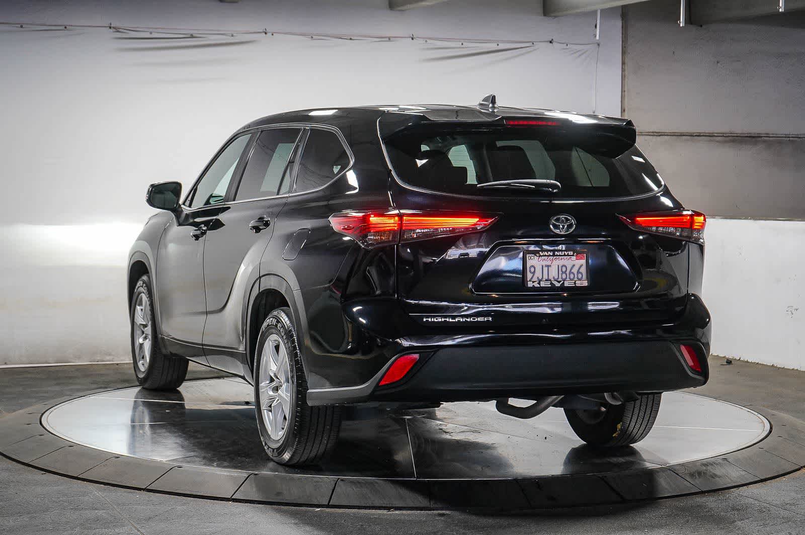 Thumbnail: 2023 Toyota Highlander - 4
