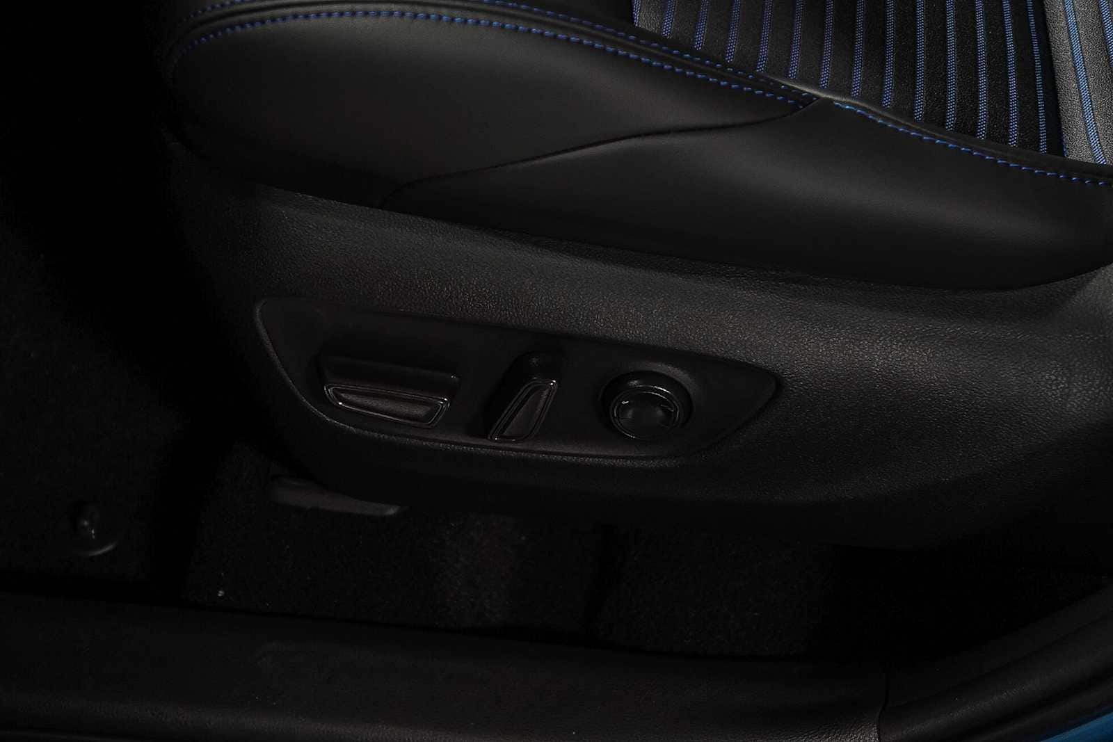 Thumbnail: 2025 Toyota RAV4 - 25