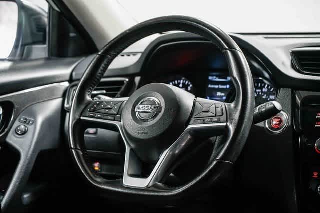 Thumbnail: 2017 Nissan Rogue - 14