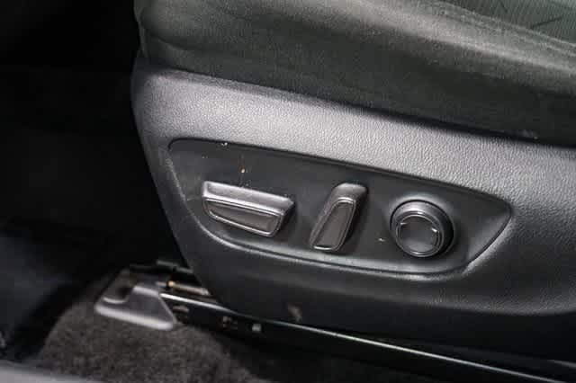 2021 Toyota RAV4 XLE 24