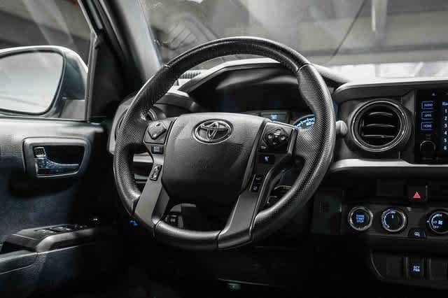 Thumbnail: 2018 Toyota Tacoma - 15