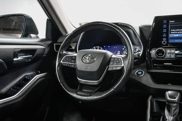 Thumbnail: 2022 Toyota Highlander - 16