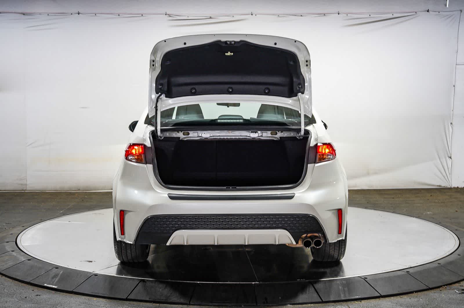 Thumbnail: 2021 Toyota Corolla - 26