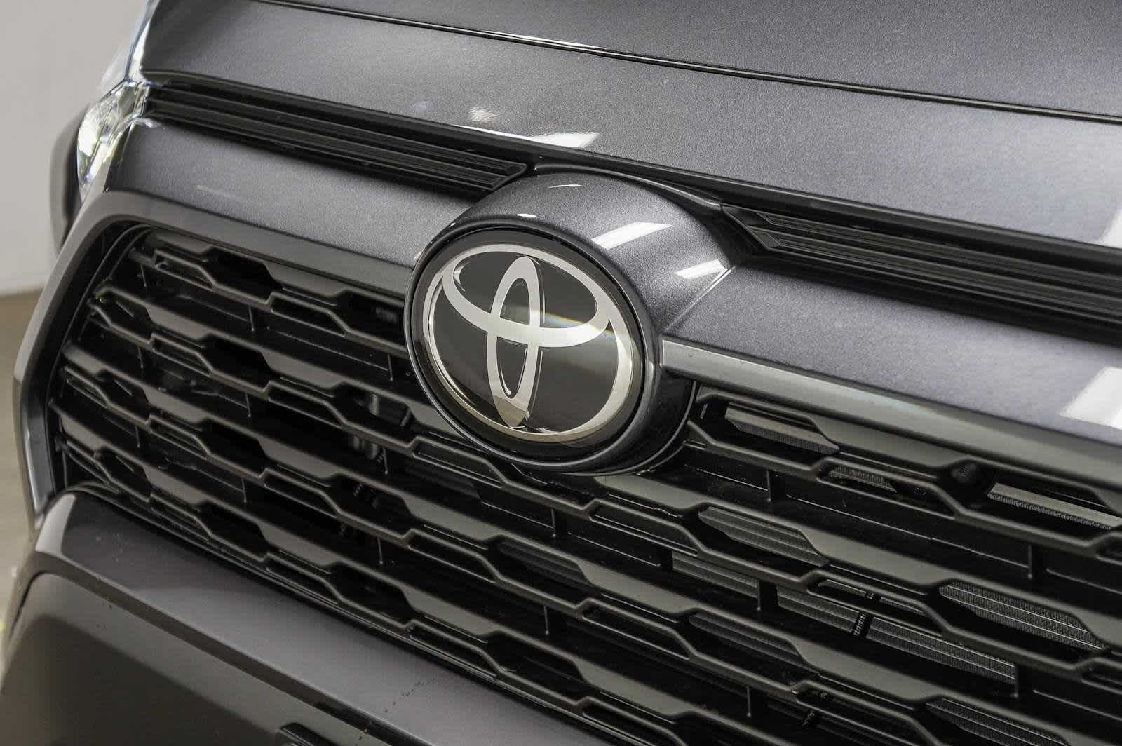 Thumbnail: 2025 Toyota RAV4 - 9