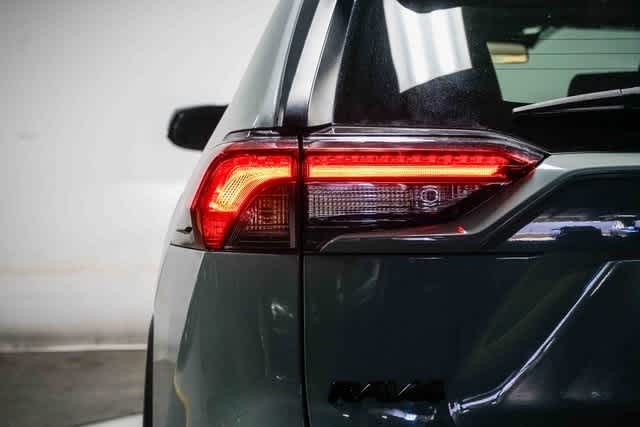 Thumbnail: 2022 Toyota RAV4 - 10