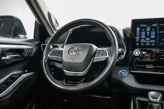 Thumbnail: 2022 Toyota Highlander - 16