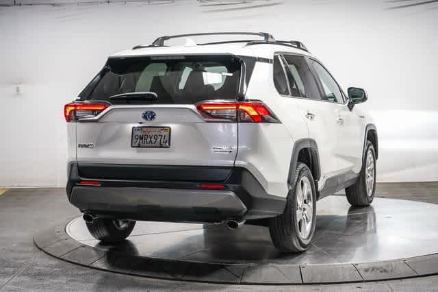 Thumbnail: 2021 Toyota RAV4 - 4