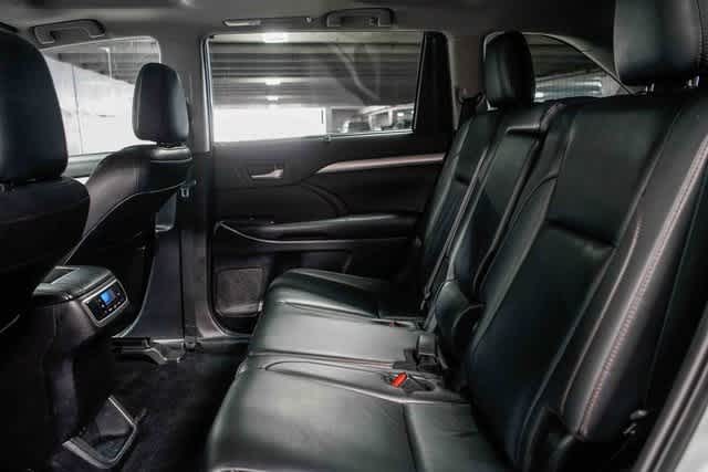 Thumbnail: 2019 Toyota Highlander - 18