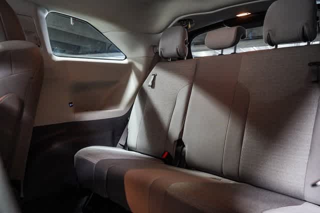 2024 Toyota Sienna LE 20