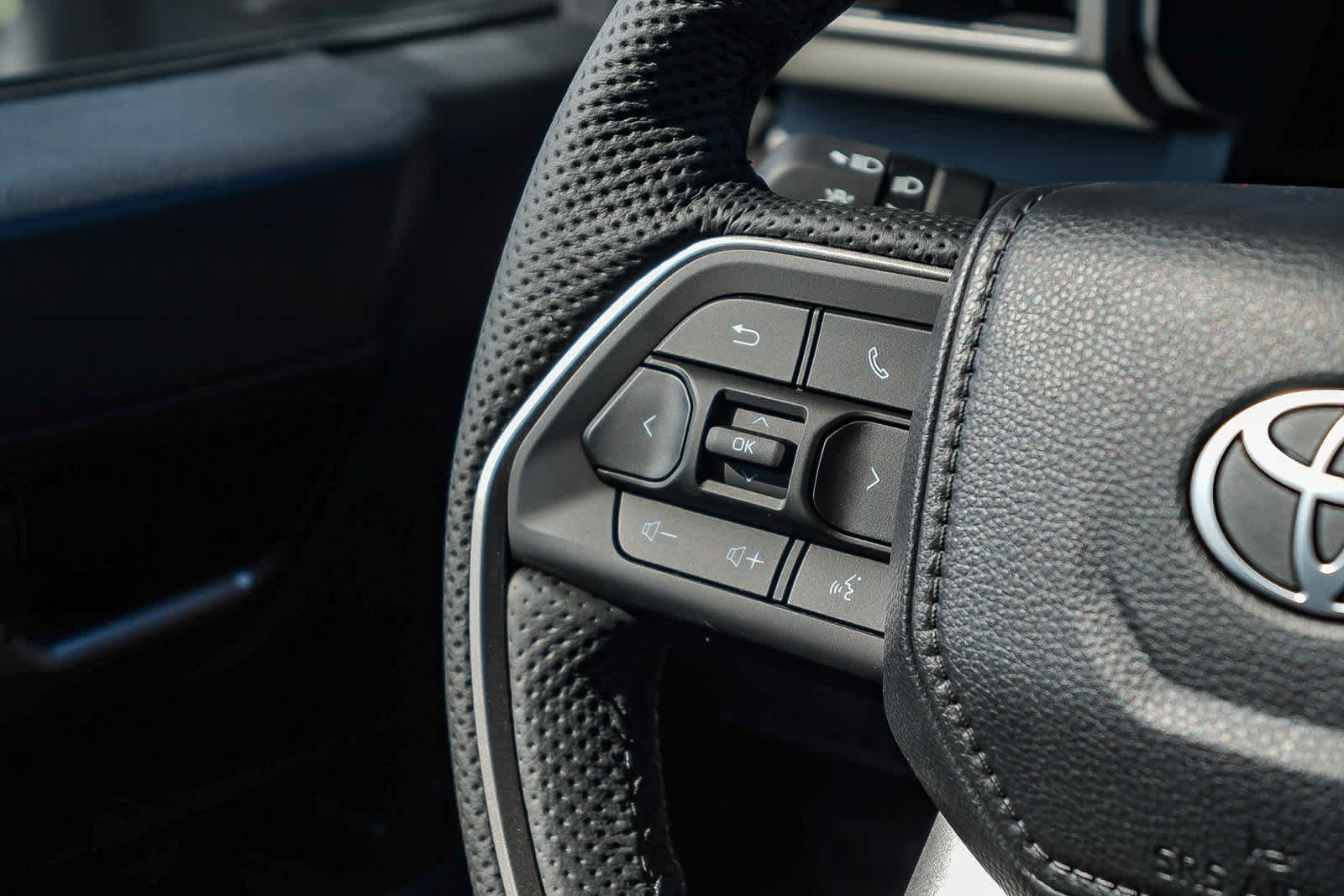 Thumbnail: 2025 Toyota Tacoma - 18