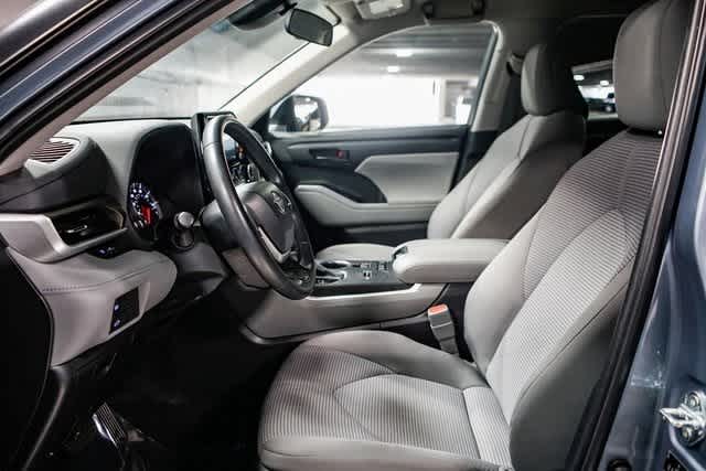 2022 Toyota Highlander LE 17