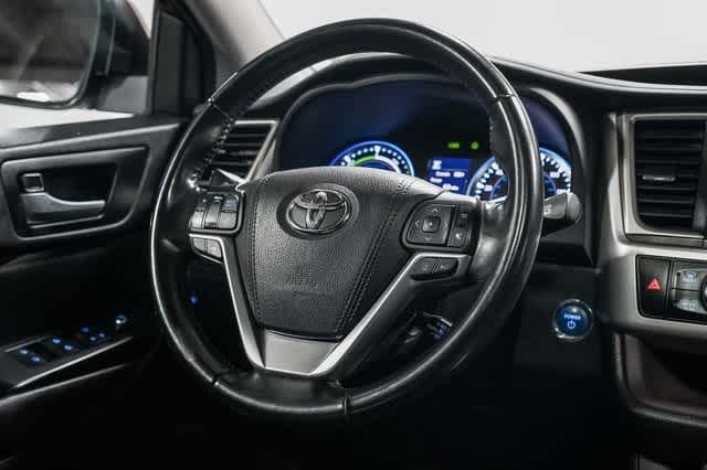 Thumbnail: 2018 Toyota Highlander - 16