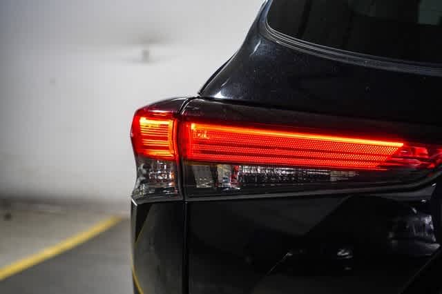 Thumbnail: 2022 Toyota Highlander - 12