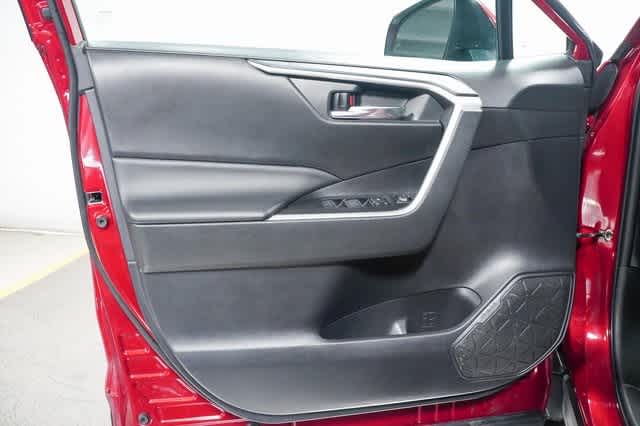 2022 Toyota RAV4 XLE 22