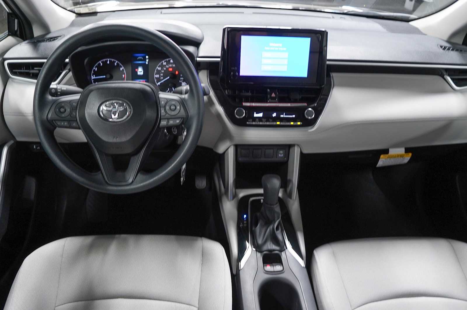 2025 Toyota Corolla Cross L 13