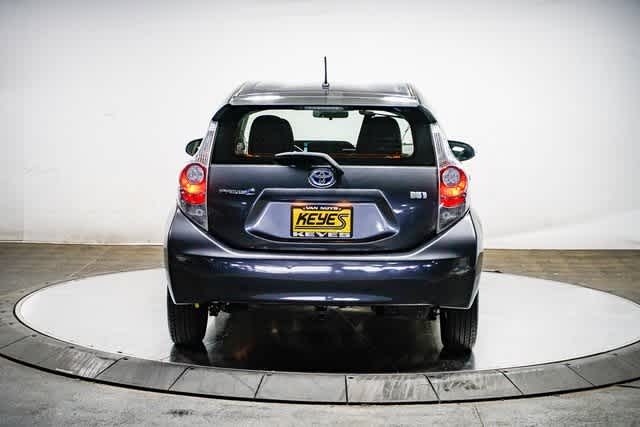 Thumbnail: 2014 Toyota Prius c - 3