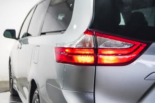 2019 Toyota Sienna XLE 9