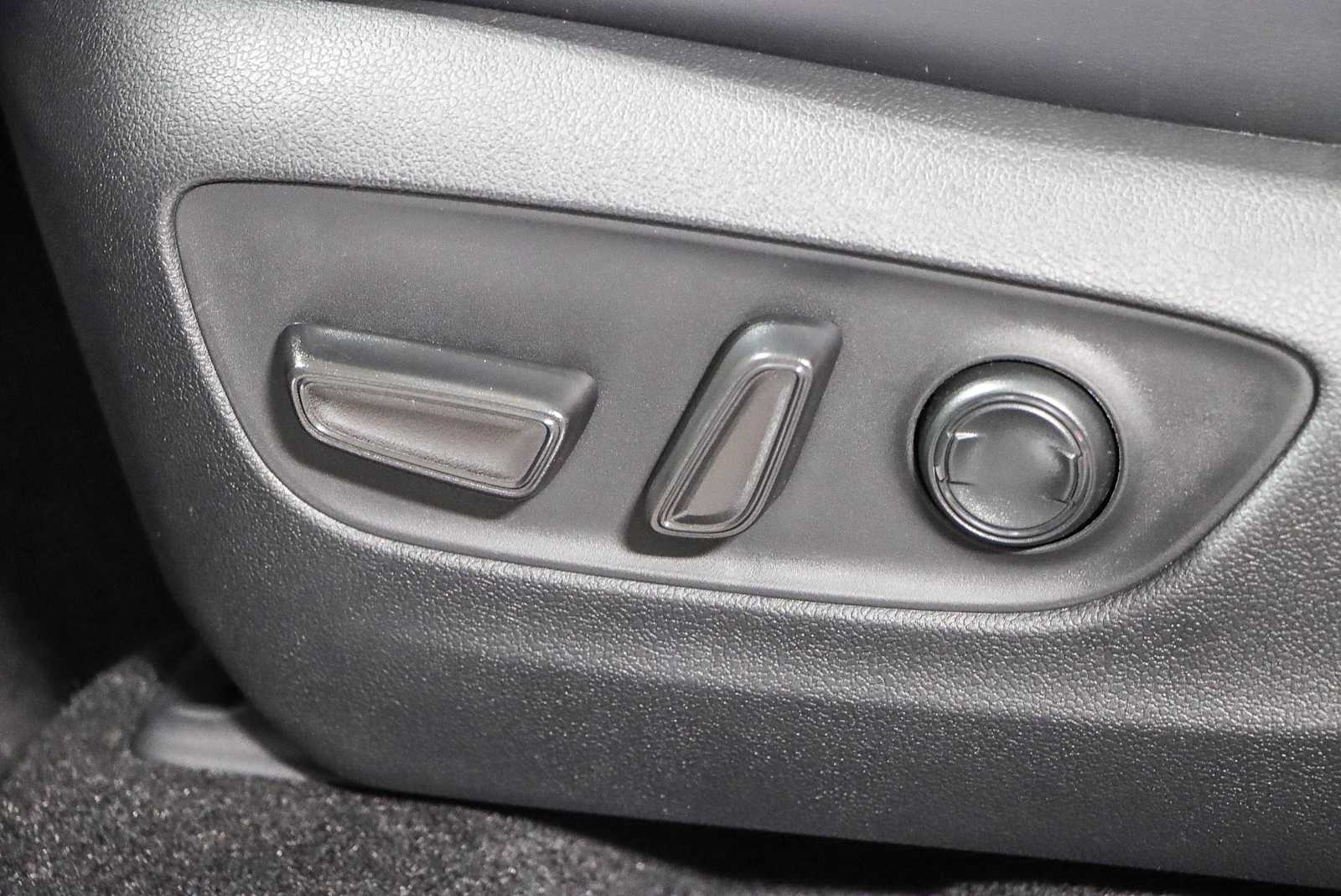 Thumbnail: 2025 Toyota RAV4 - 24