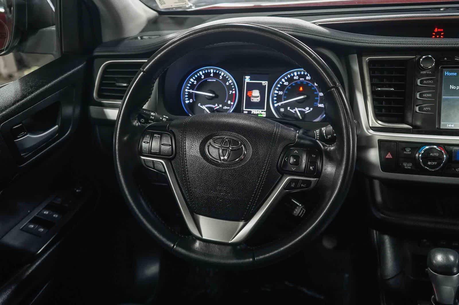 Thumbnail: 2018 Toyota Highlander - 15