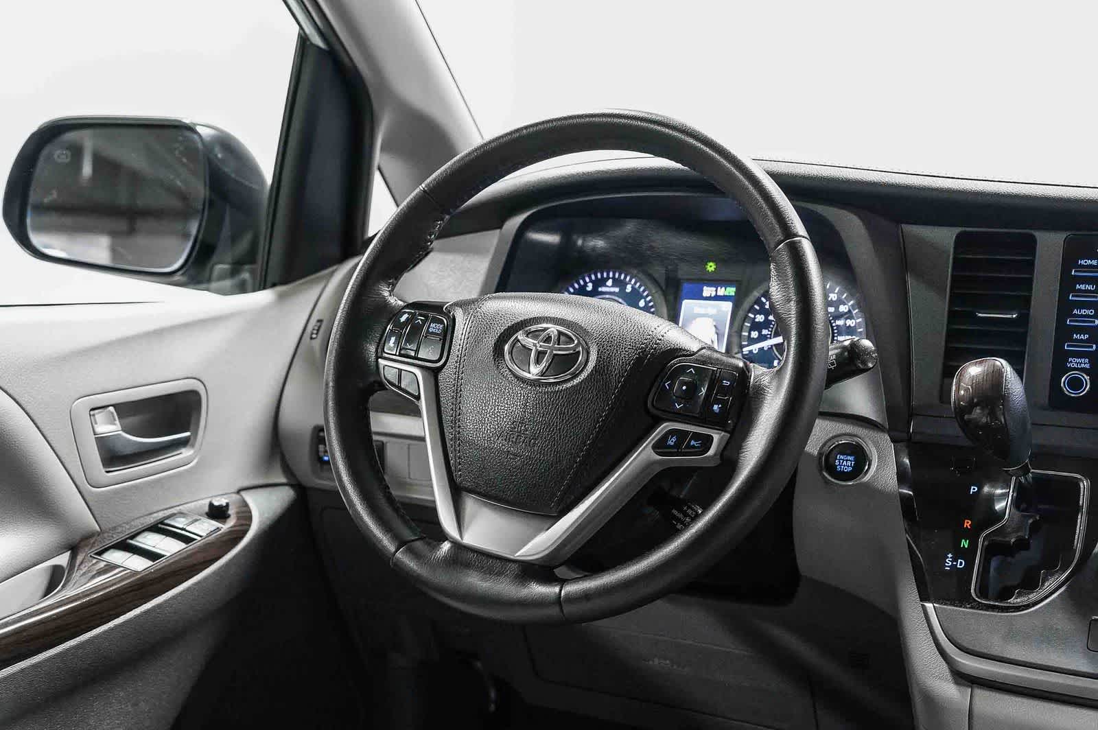 Thumbnail: 2020 Toyota Sienna - 15