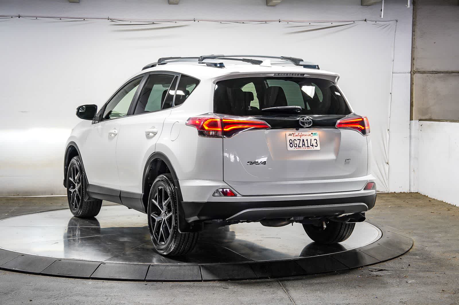 Thumbnail: 2018 Toyota RAV4 - 2