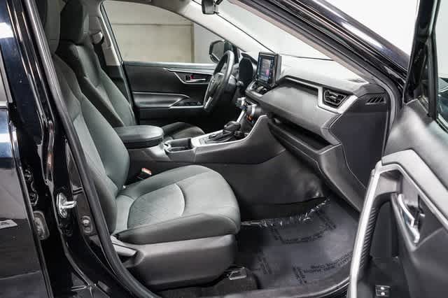 2021 Toyota RAV4 XLE 18