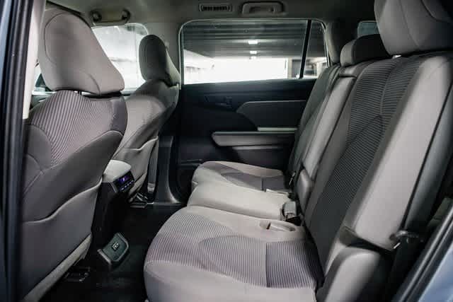 2022 Toyota Highlander LE 18