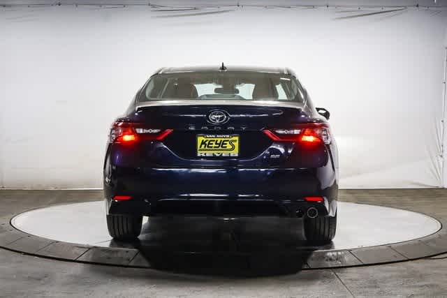 2022 Toyota Camry SE 4