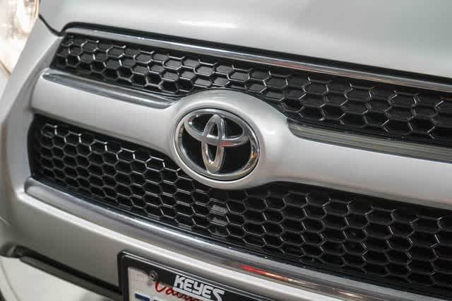 Thumbnail: 2012 Toyota RAV4 - 8