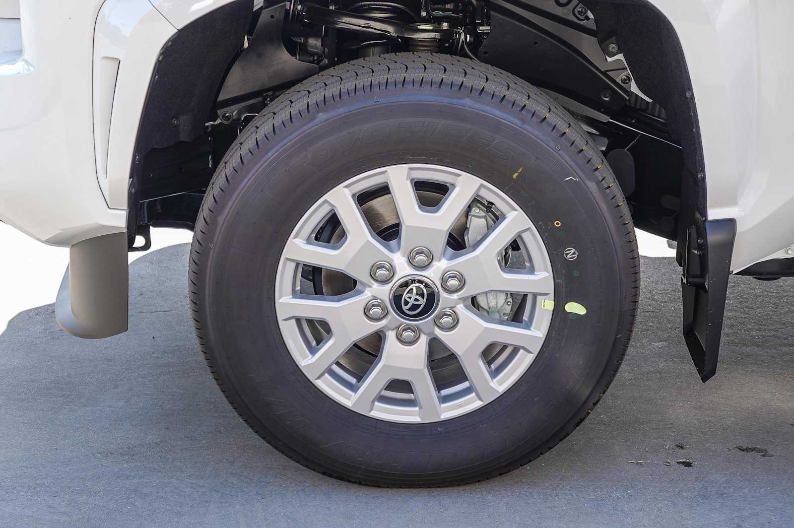 2025 Toyota Tacoma SR5 10