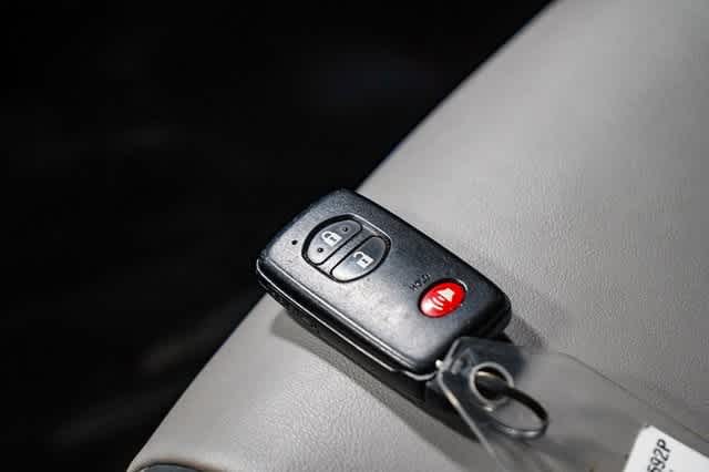 Thumbnail: 2015 Toyota Prius v - 28