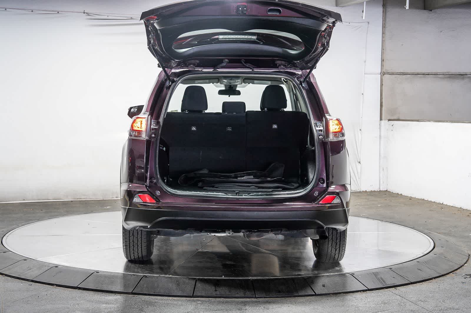 Thumbnail: 2017 Toyota RAV4 - 27