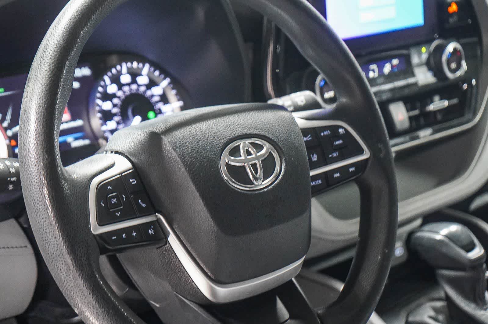 Thumbnail: 2023 Toyota Highlander - 19
