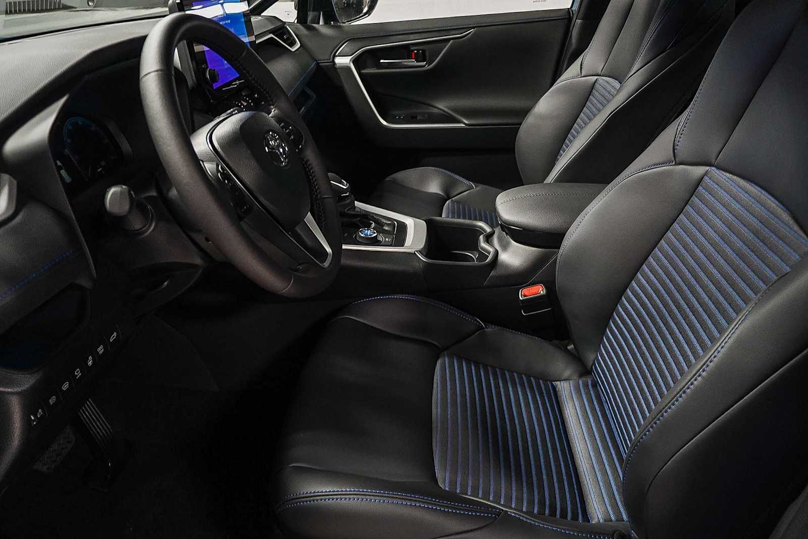 Thumbnail: 2025 Toyota RAV4 - 21