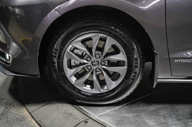 Thumbnail: 2021 Toyota Sienna - 10