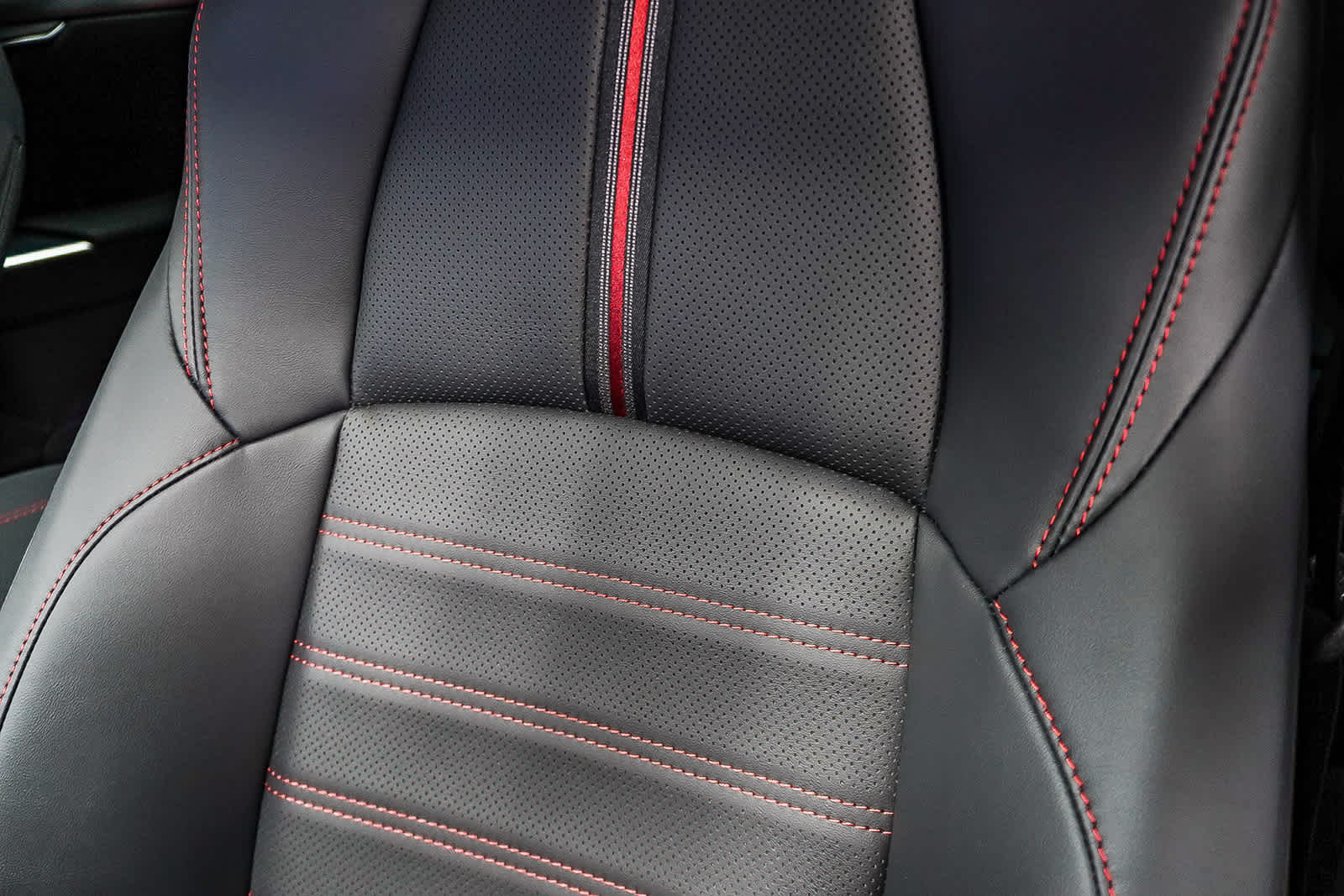 Thumbnail: 2025 Toyota RAV4 - 30