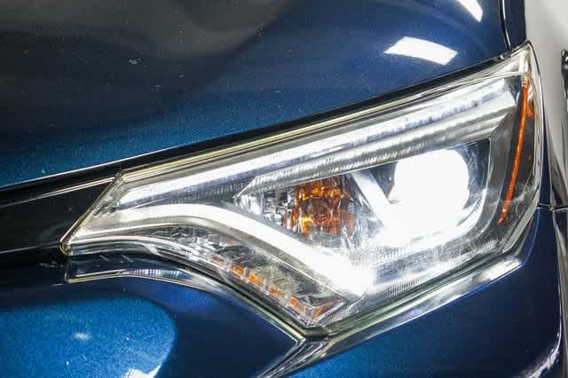 Thumbnail: 2018 Toyota RAV4 - 8