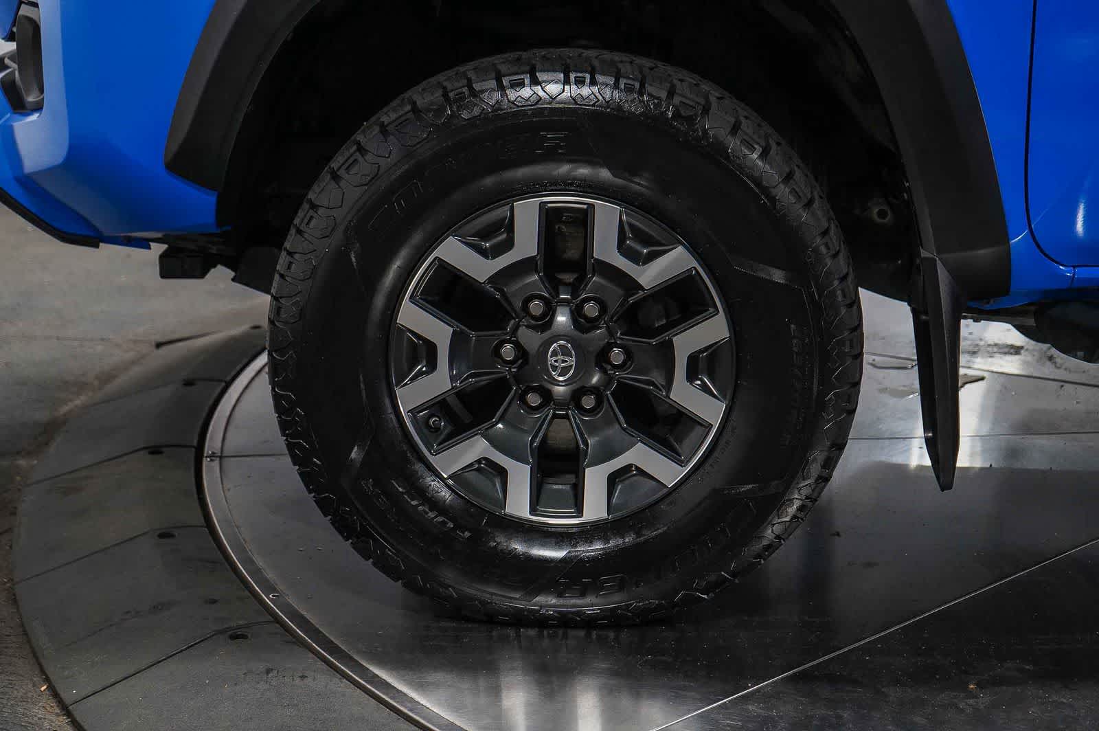 Thumbnail: 2020 Toyota Tacoma - 10