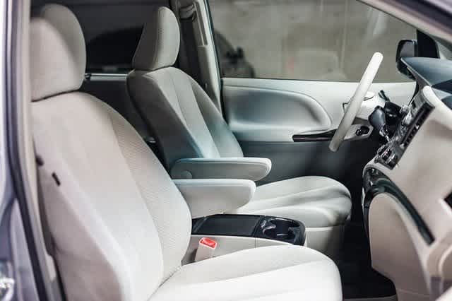 Thumbnail: 2012 Toyota Sienna - 17
